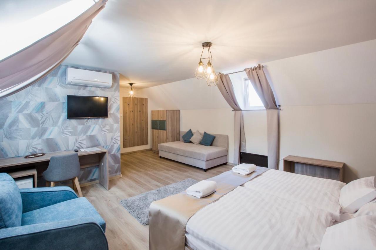 Fogado A Ket Toelgyfahoz Bed & Breakfast Sumeg Exterior photo