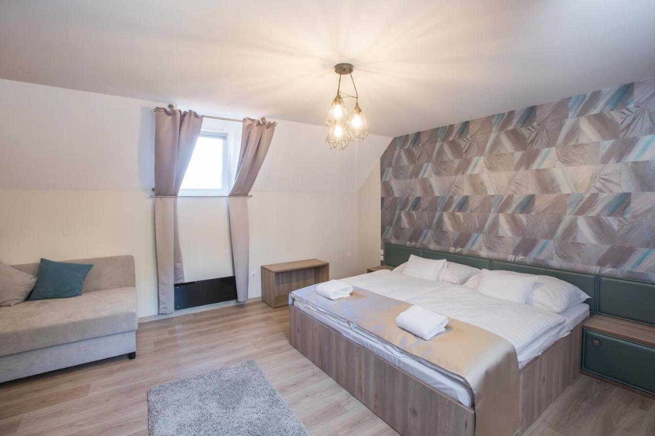 Fogado A Ket Toelgyfahoz Bed & Breakfast Sumeg Exterior photo